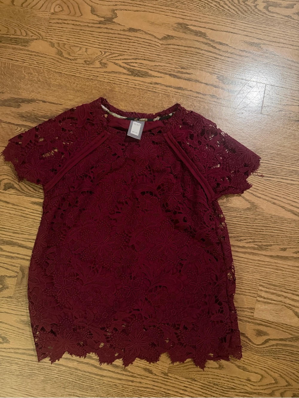 Women’s Short-Sleeve Lace Blouse in Wine